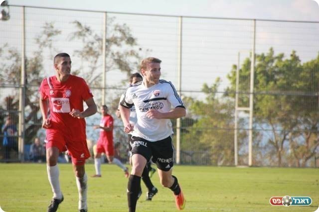 גול עם הדחה בגביע. לייבוביץ' במרכז (מאור אלקסלסי, פייסבוק "עיר הפועלים")